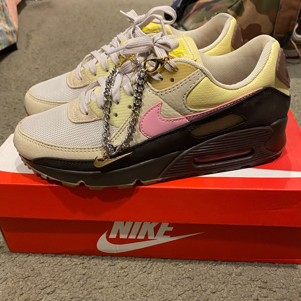 Womens Nike Air Max 90